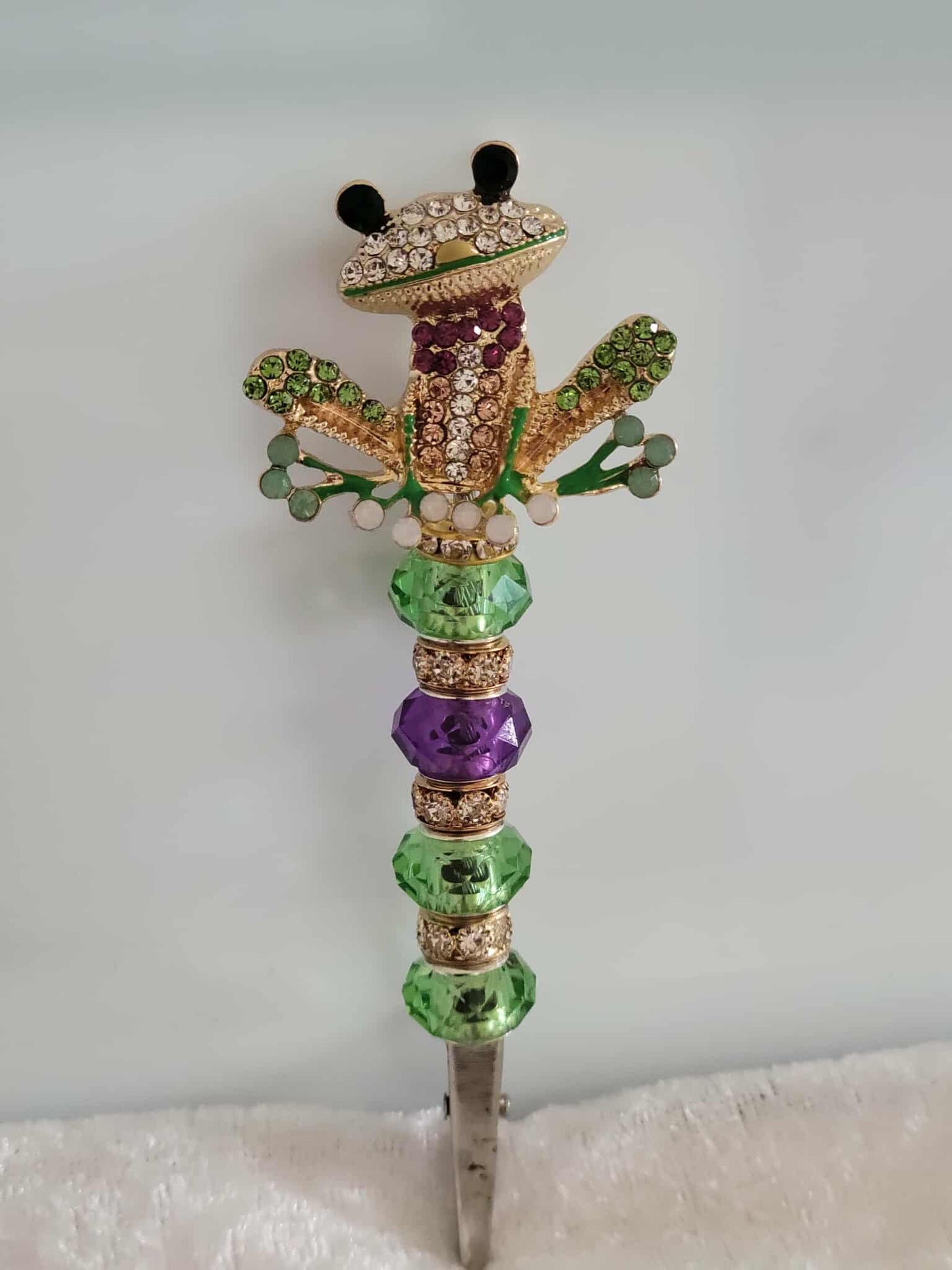 🐸 “High Hopper” Beaded Roach Clip – Gem Frog Edition