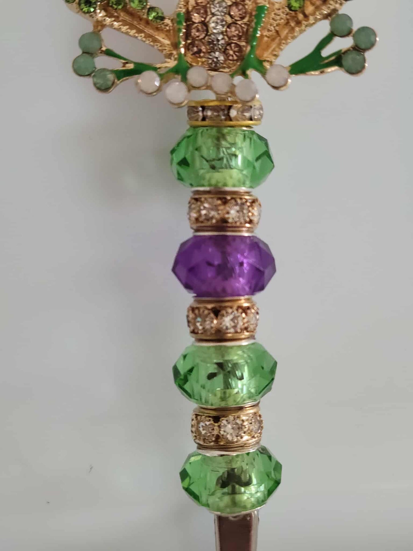 🐸 “High Hopper” Beaded Roach Clip – Gem Frog Edition