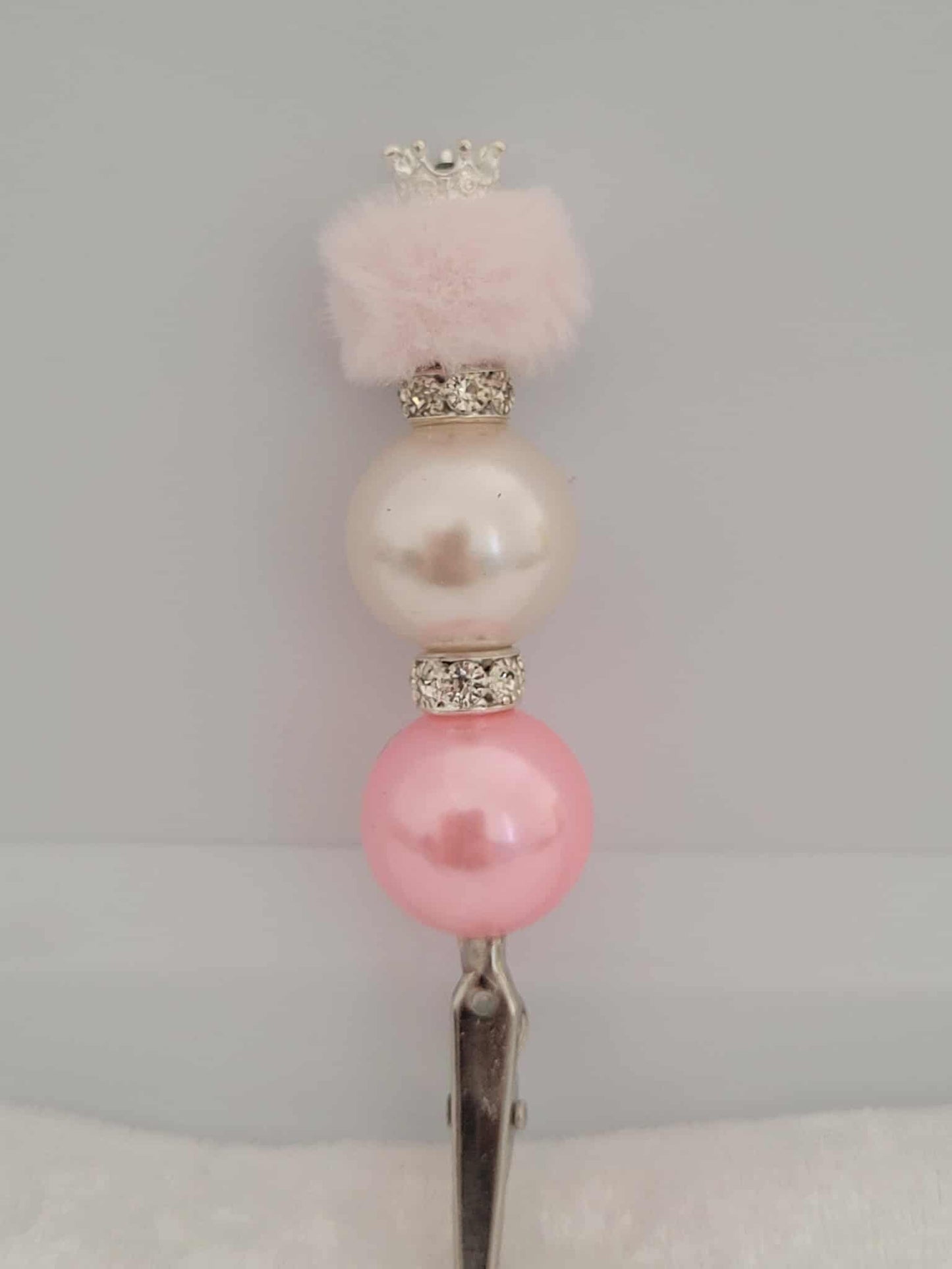 “Pearl Puff Royalty Roach Clip”