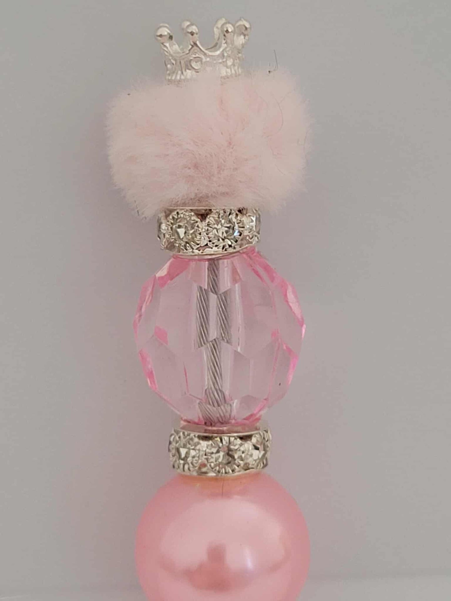 “Pink Pearl Puff Queen Roach Clip”