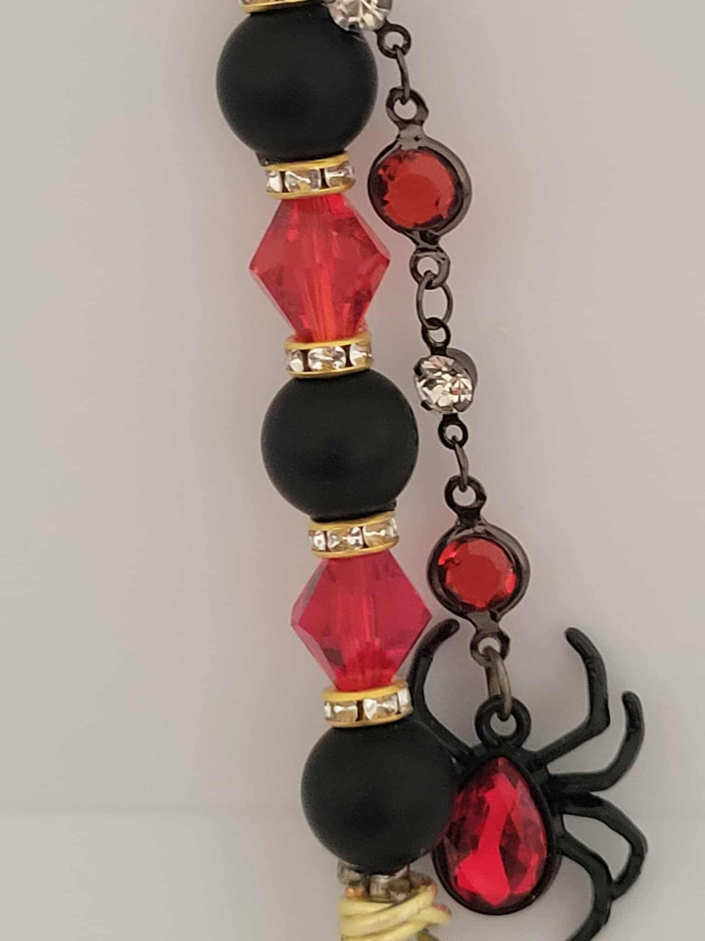 Black Widow Babe Roach Clip