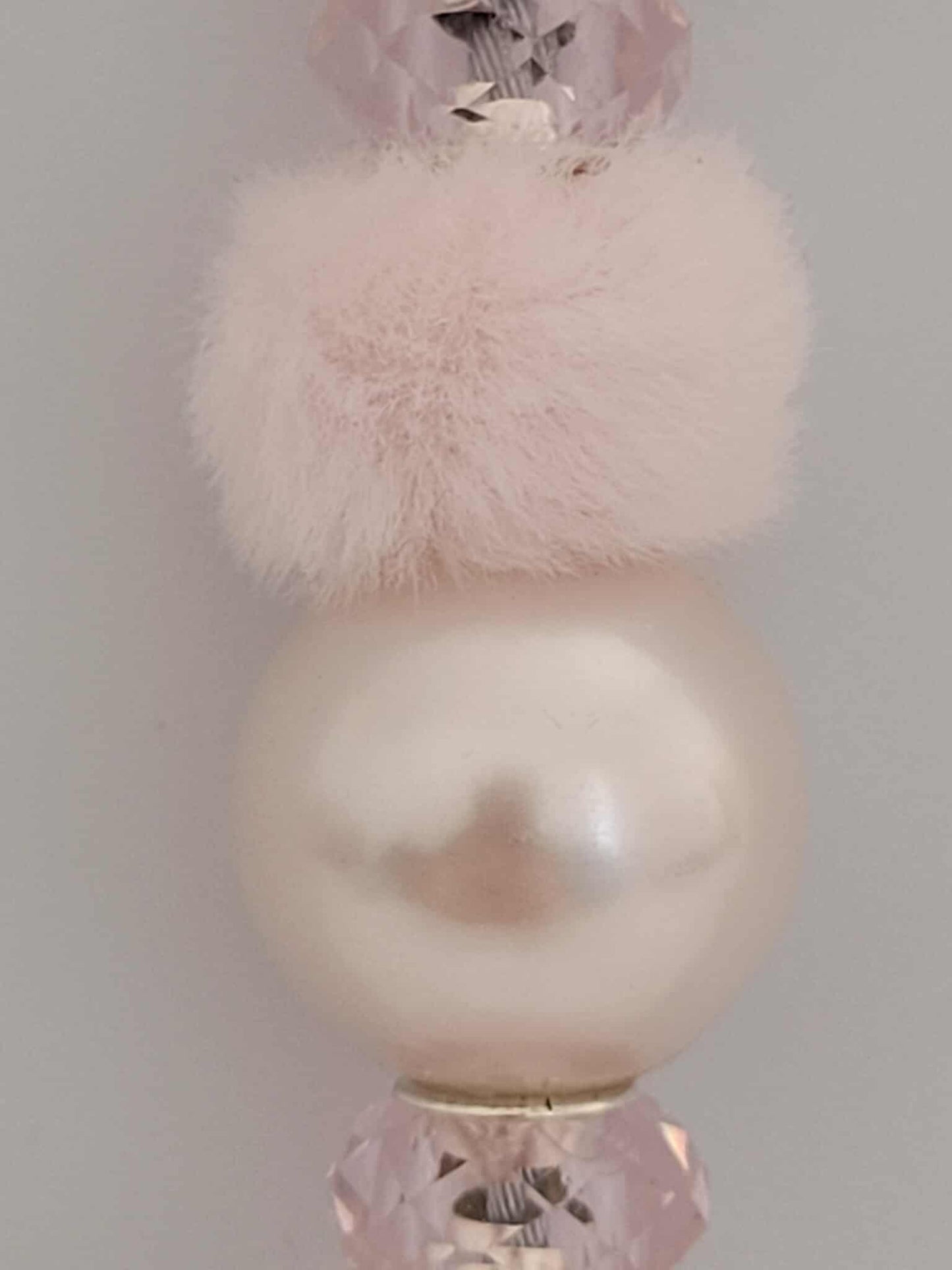 “Royal Pearl Puff Roach Clip”