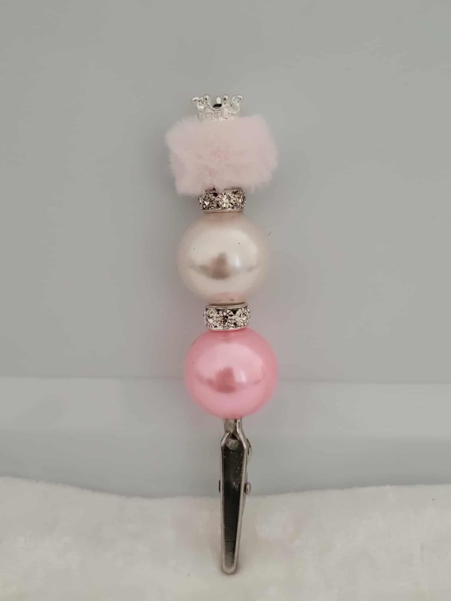 “Pearl Puff Royalty Roach Clip”