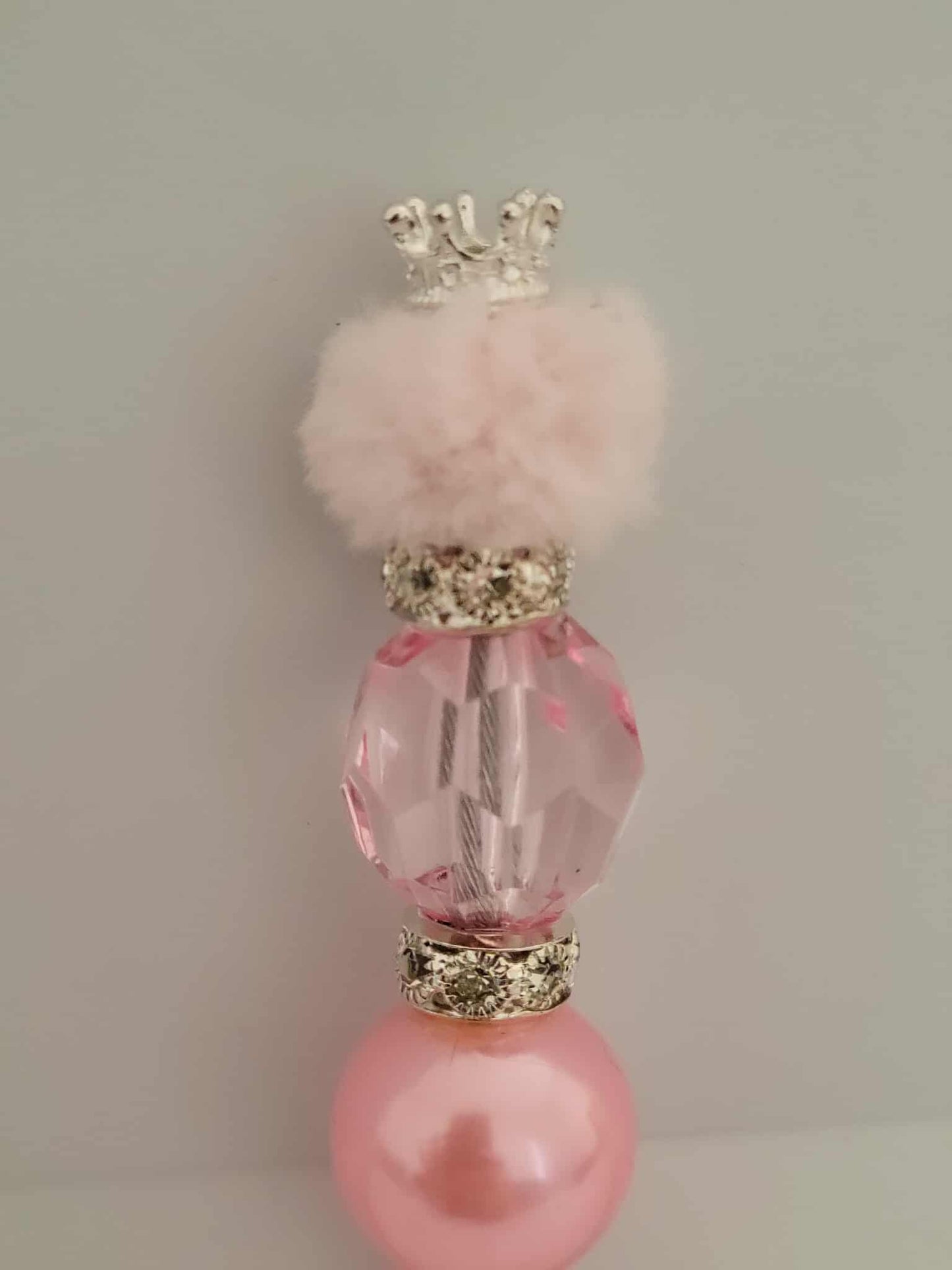 “Pink Pearl Puff Queen Roach Clip”