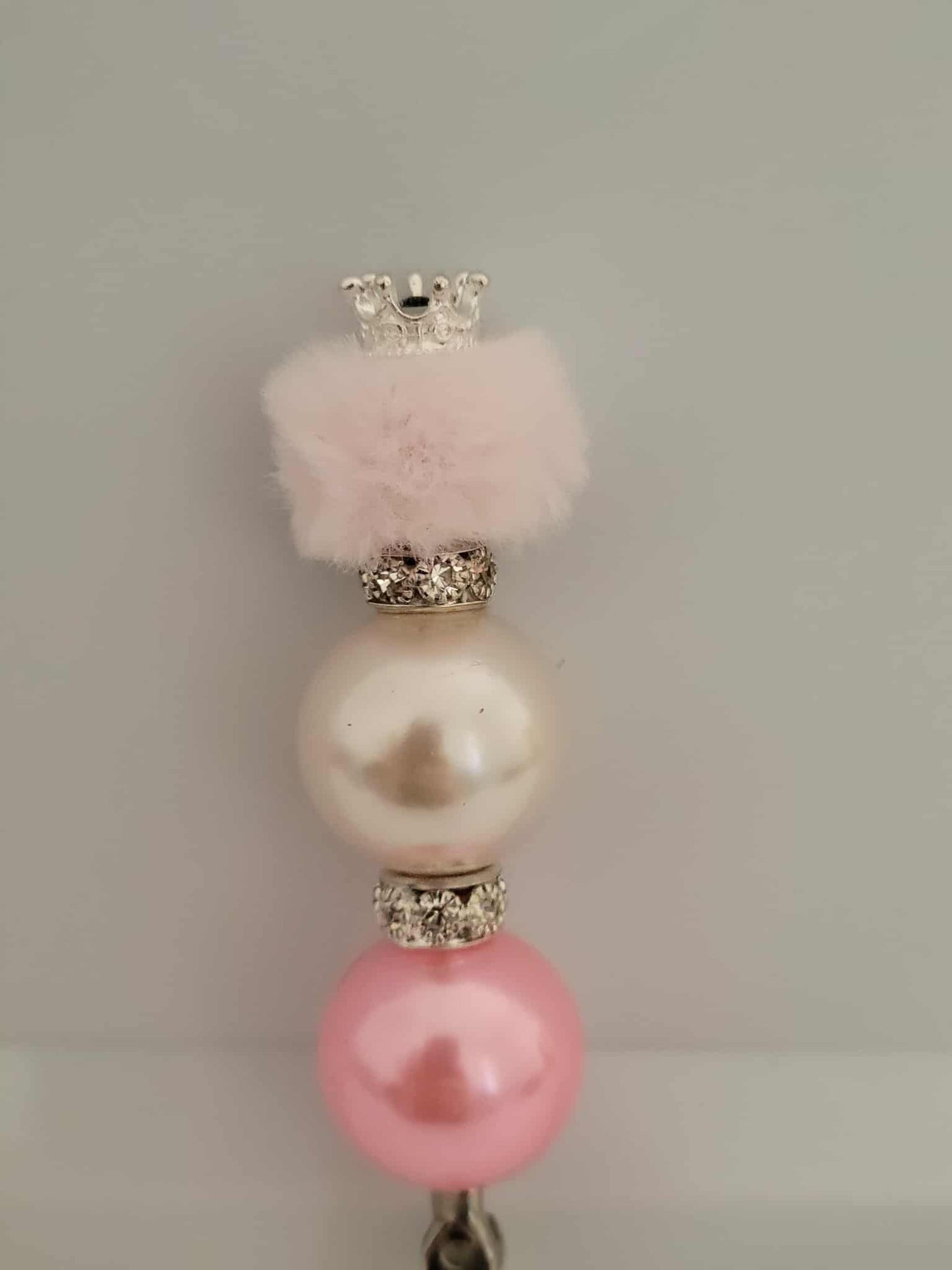 “Pearl Puff Royalty Roach Clip”