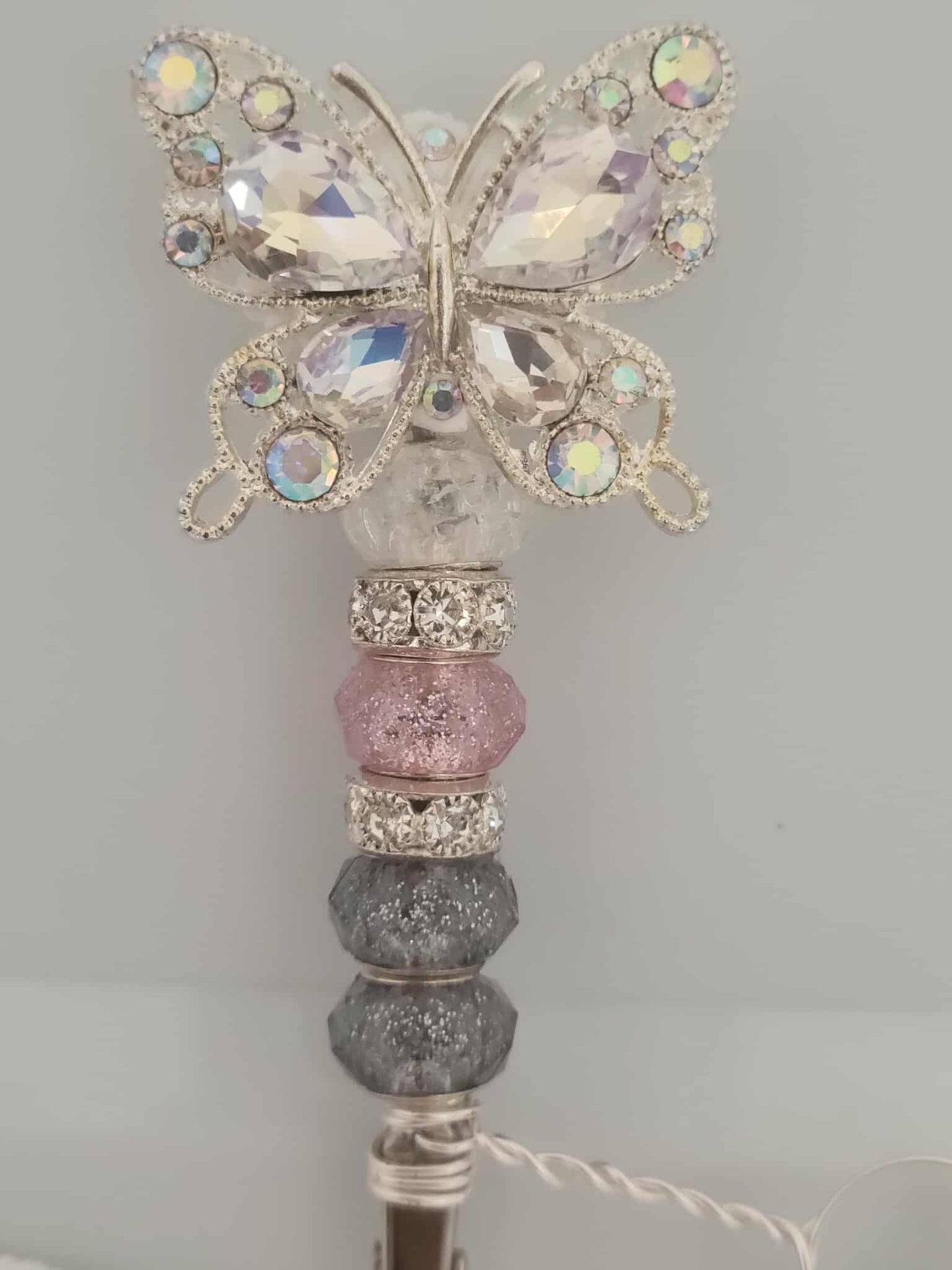 Crystal Flutter – Butterfly Bling Smoking Clip
