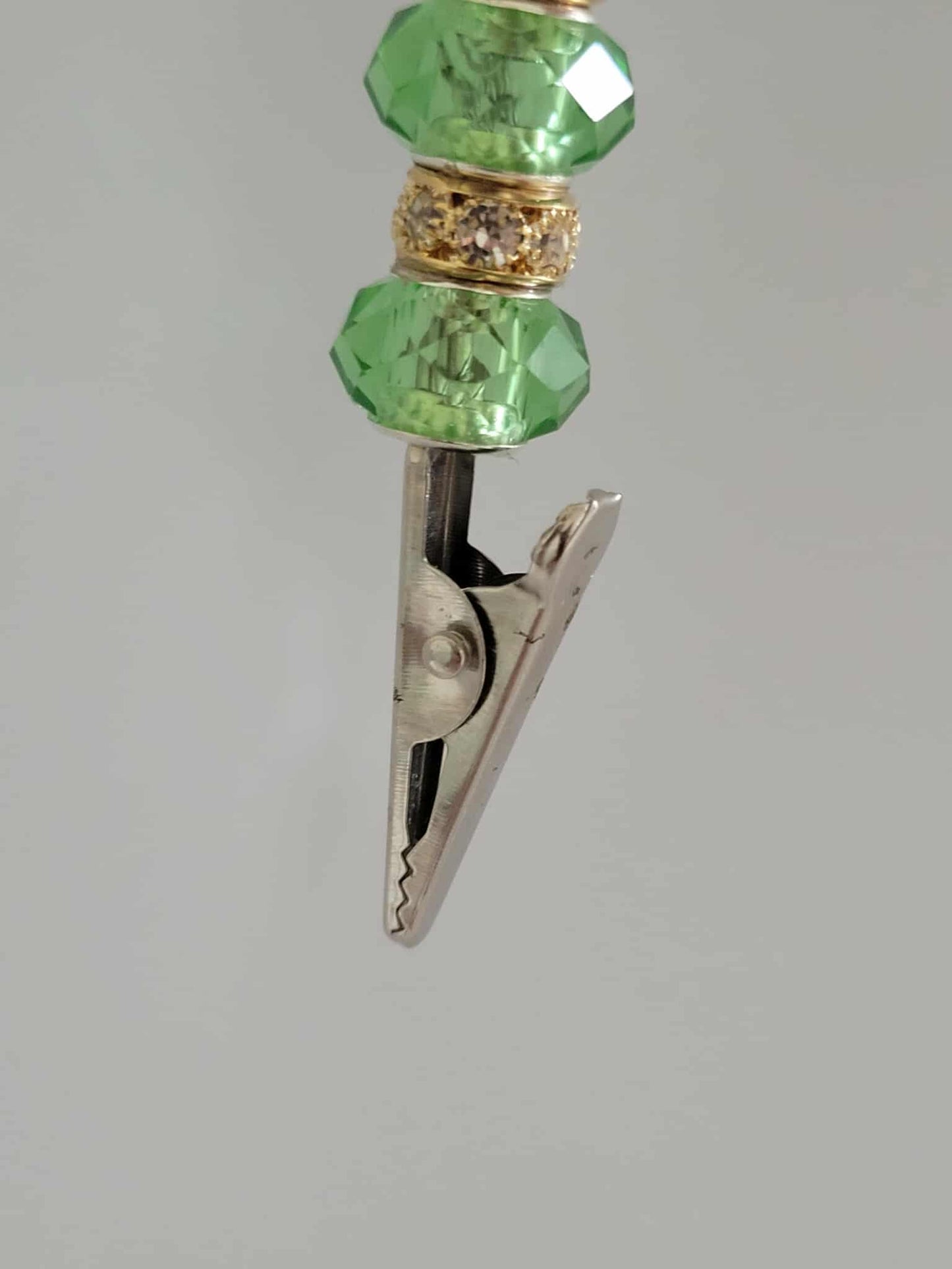 🐸 “High Hopper” Beaded Roach Clip – Gem Frog Edition