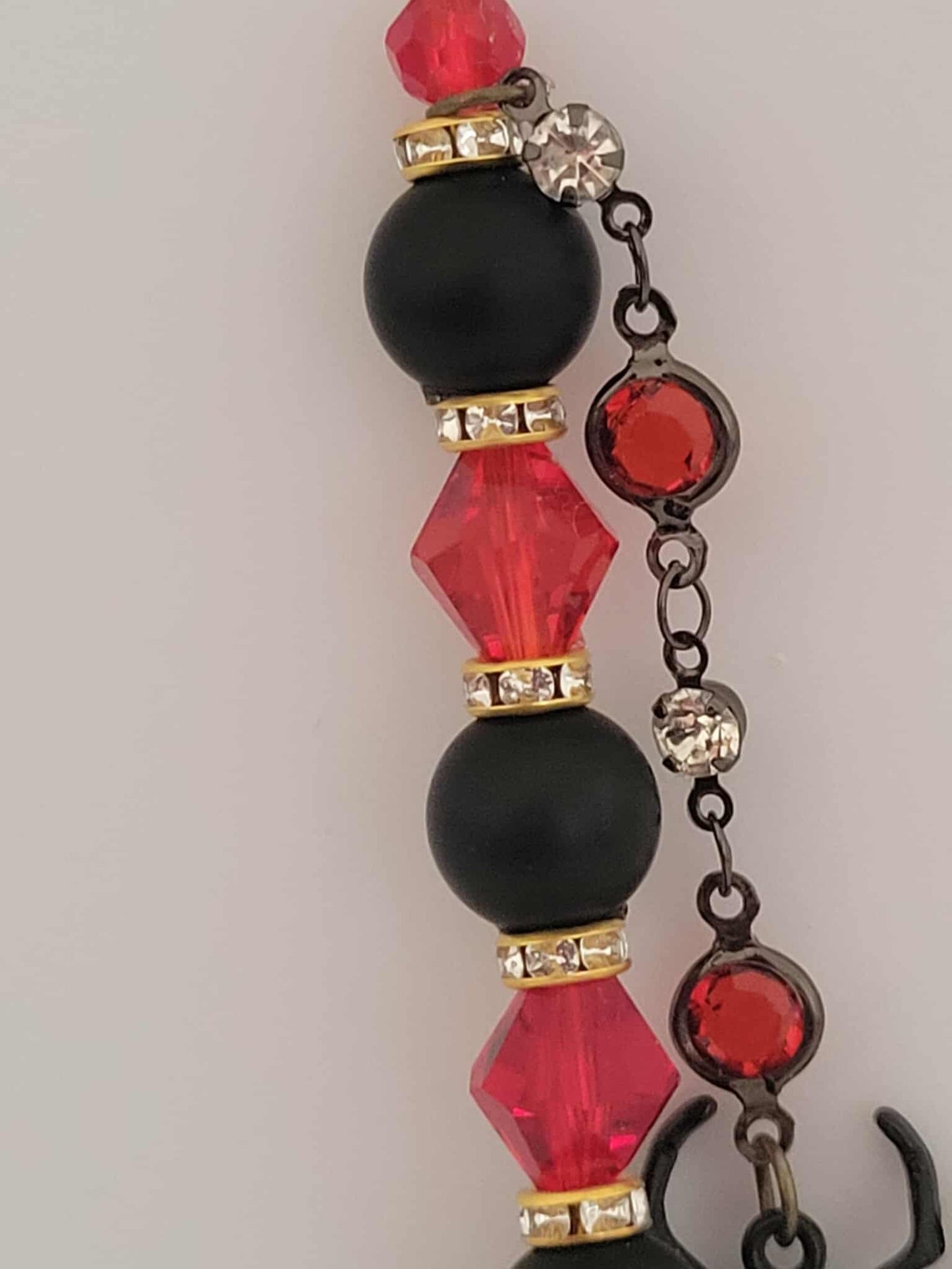 Black Widow Babe Roach Clip