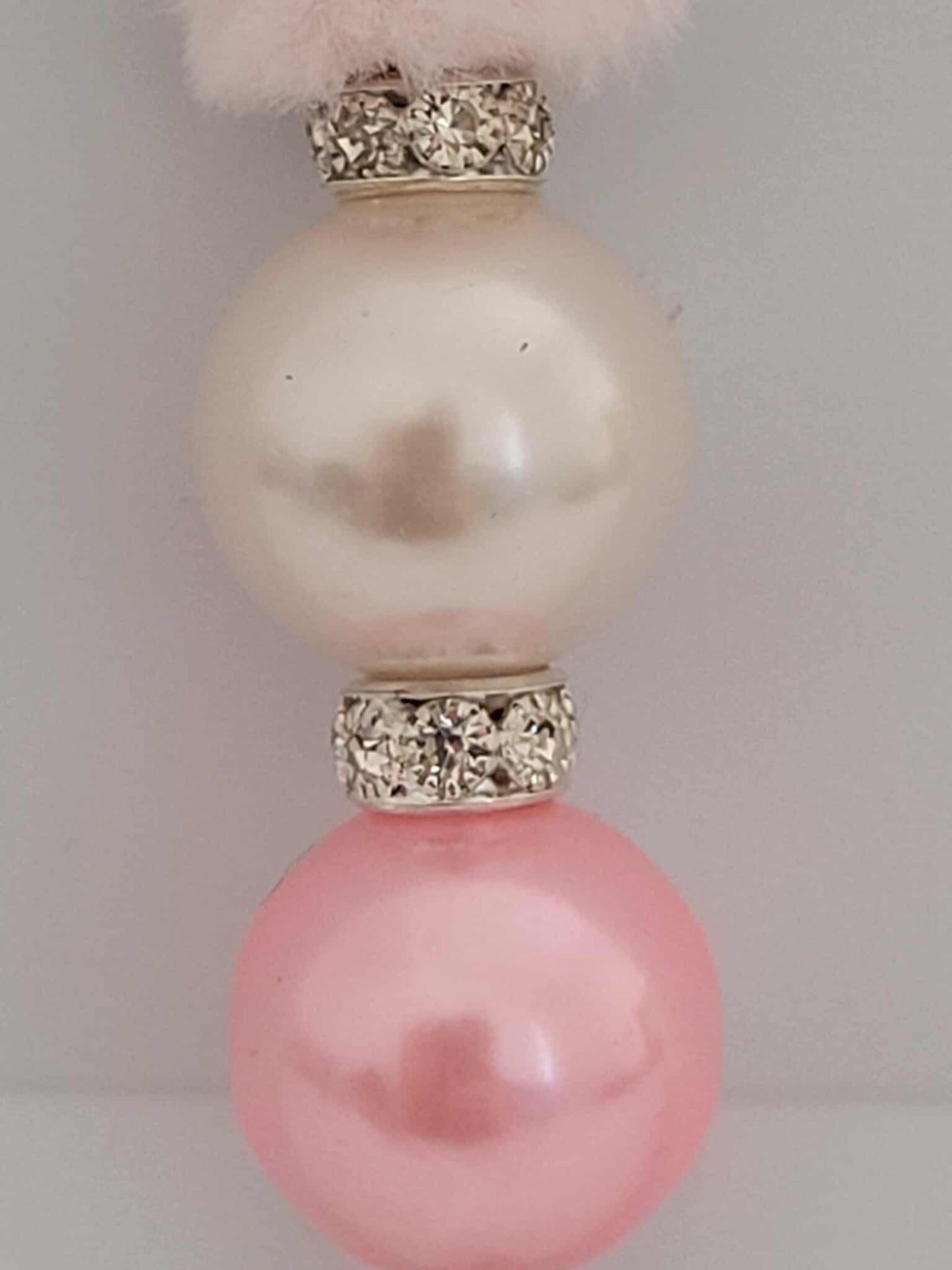 “Pearl Puff Royalty Roach Clip”
