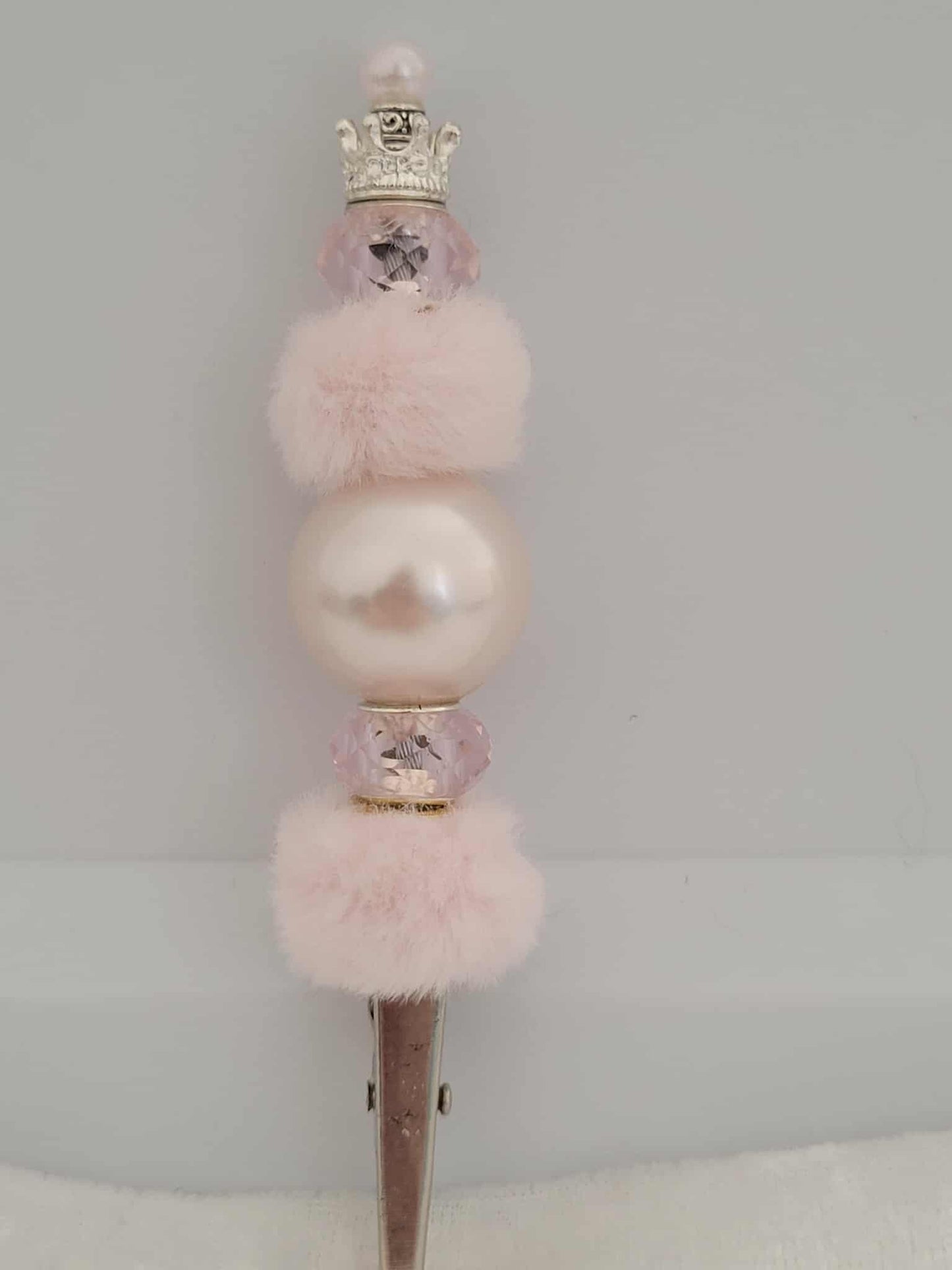“Royal Pearl Puff Roach Clip”