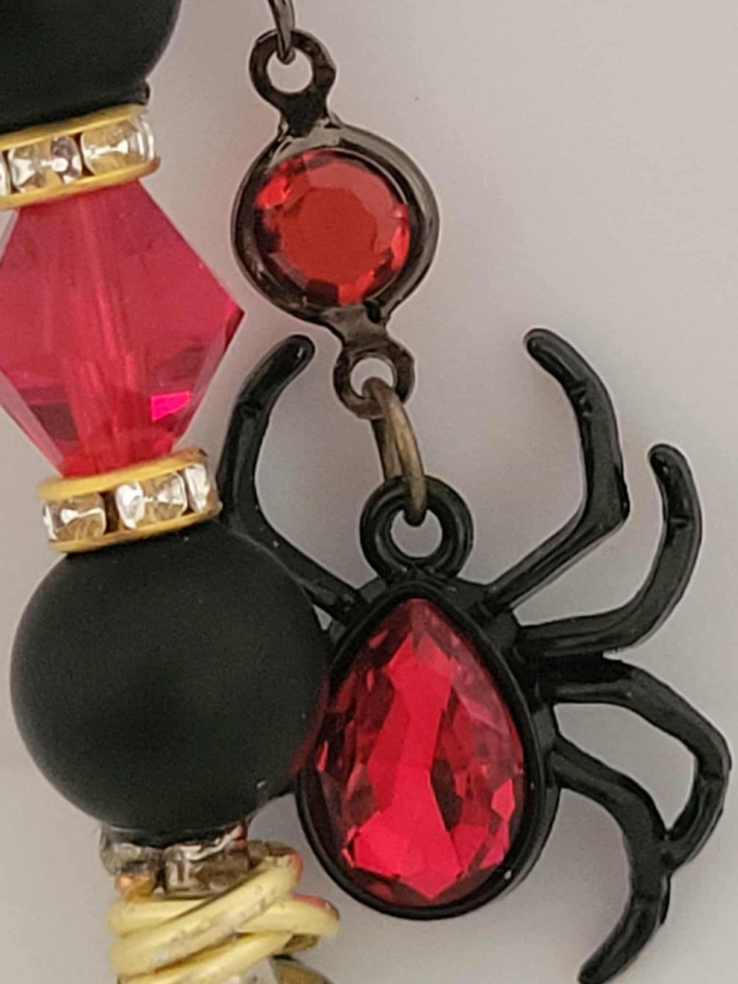Black Widow Babe Roach Clip