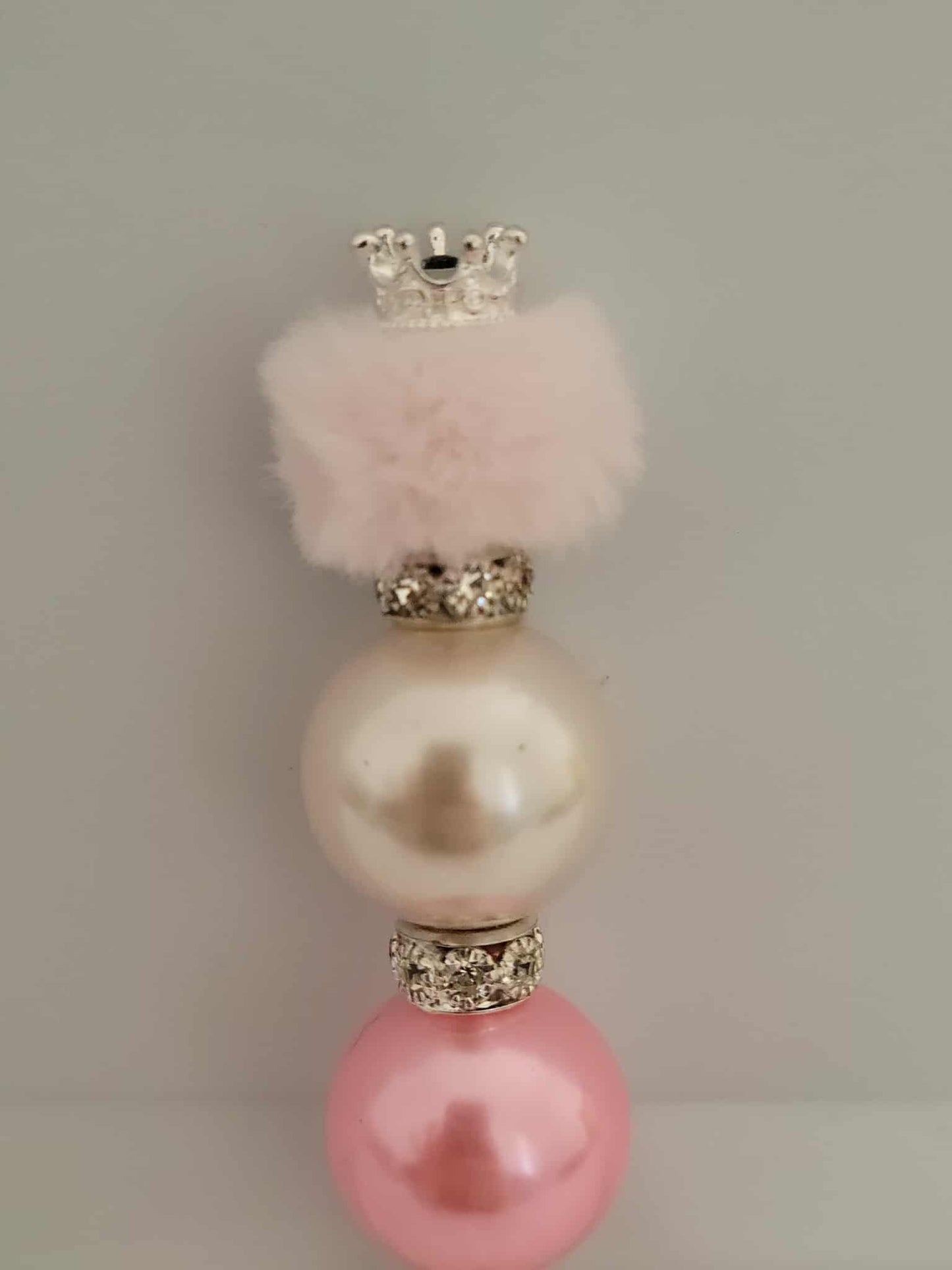 “Pearl Puff Royalty Roach Clip”