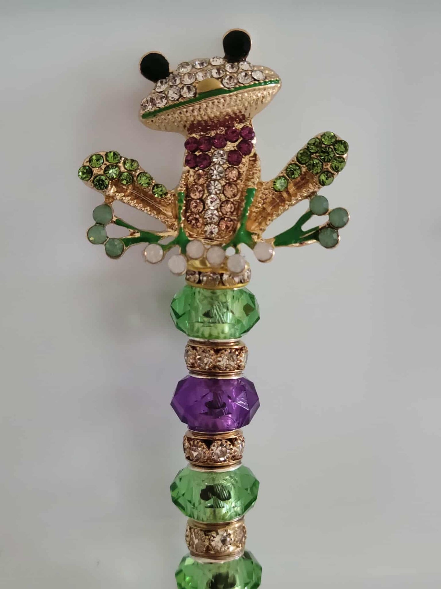🐸 “High Hopper” Beaded Roach Clip – Gem Frog Edition