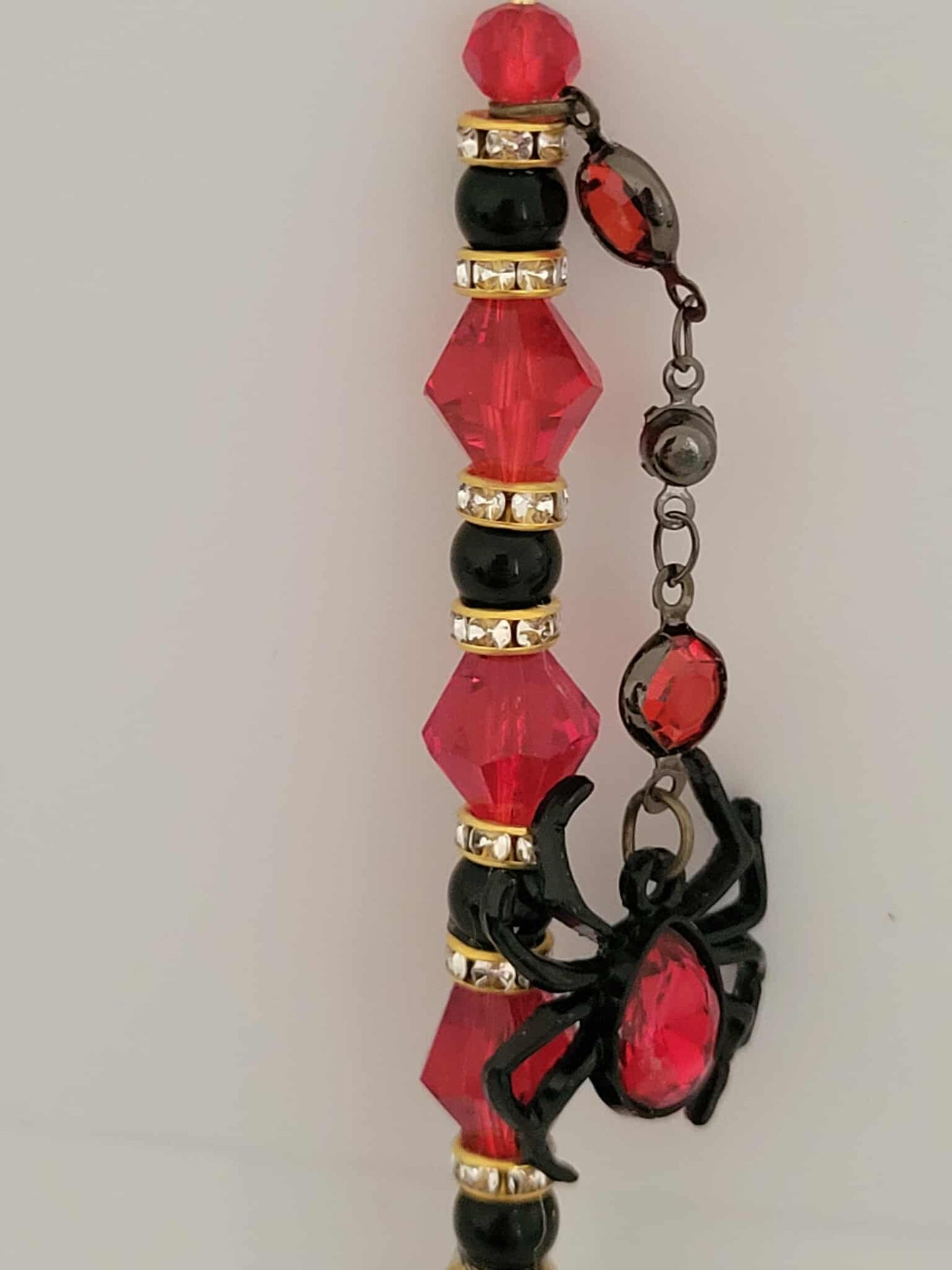 Venom Babe Roach Clip
